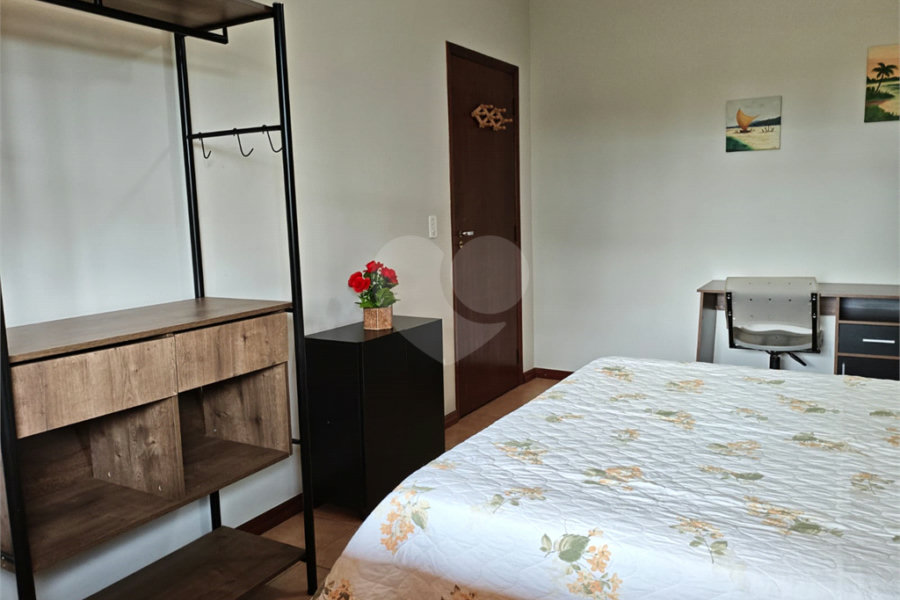 Casa à venda com 4 quartos, sendo 2 suítes,  em Country Residencial Felix, Bom Jesus dos Perdões, SP