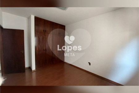 Casa à venda com 3 quartos, sendo 1 suíte, no condomínio Eldourado, São José dos Campos - SP