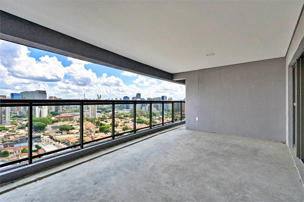 Apartamento à venda com 4 quartos, sendo 2 suítes,  em Jardim das Acácias, São Paulo, SP