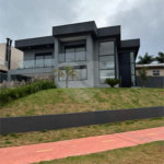 Casa à venda com 5 suítes no condomínio Residencial Santa Maria, Jandira - SP