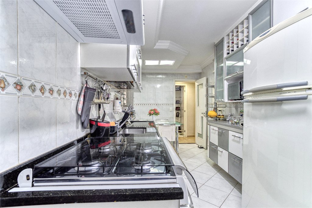Apartamento à venda com 4 quartos, sendo 3 suítes, em Alto da Boa Vista, São Paulo, SP