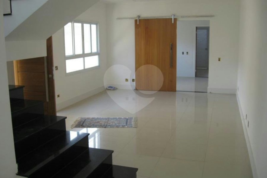 Sobrado à venda com 3 suítes em Vila Rosália, Guarulhos, SP