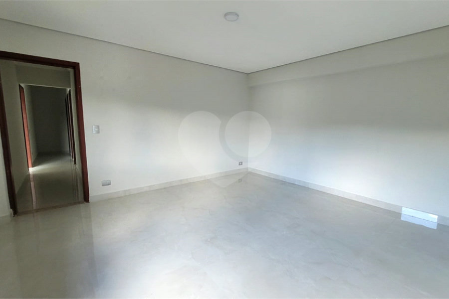 Casa à venda com 5 quartos, sendo 3 suítes, no condomínio Alpes da Cantareira, Mairiporã - SP