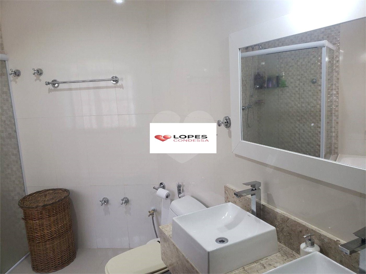 Casa à venda com 4 quartos, sendo 2 suítes, no condomínio Alpes da Cantareira, Mairiporã - SP