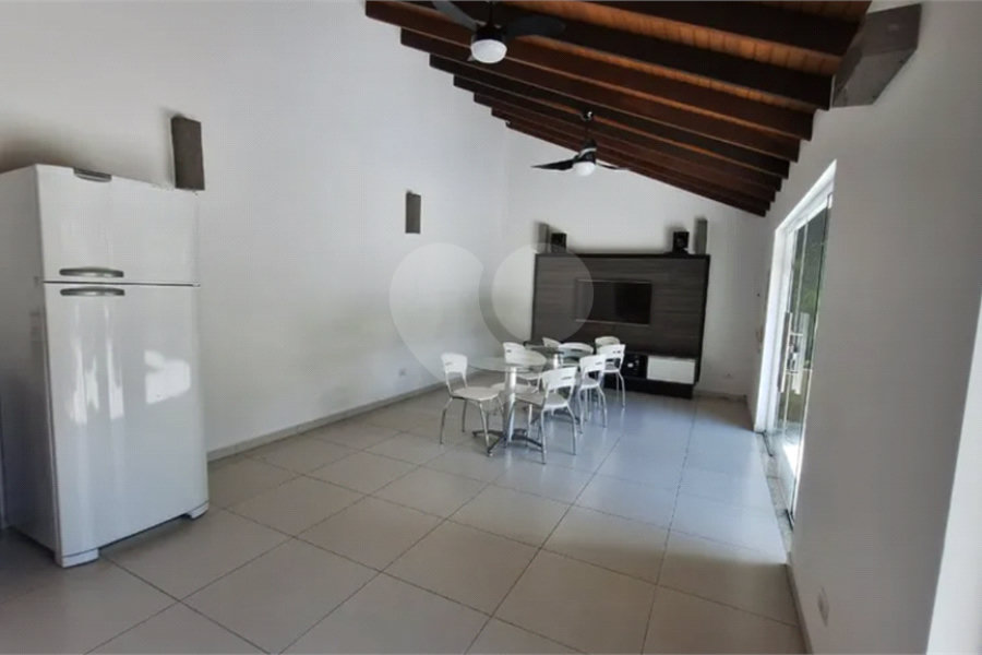 Casa à venda com 5 quartos, sendo 2 suítes,  no condomínio Floradas da Serra, São Paulo - SP