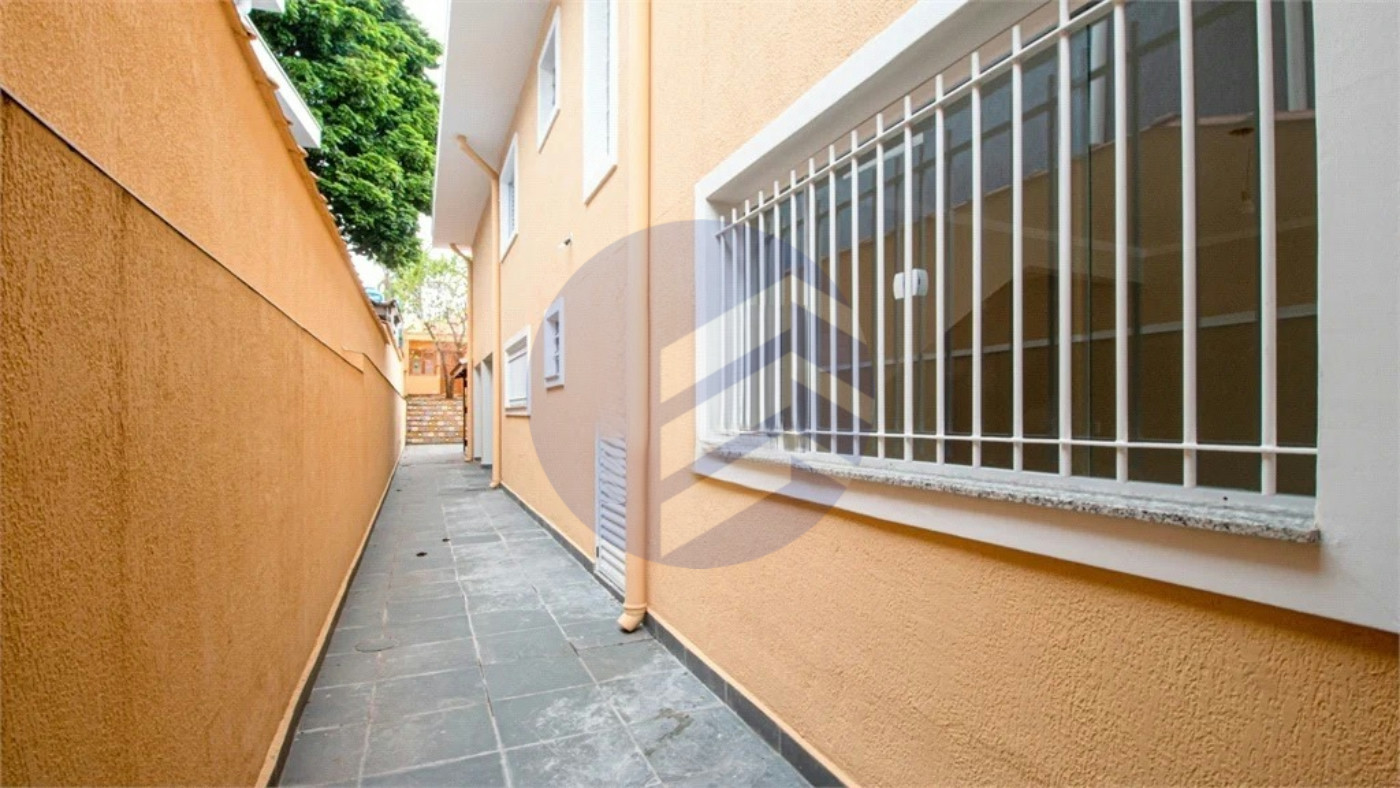 Sobrado à venda 240m² com 4 quartos, sendo 1 suíte, em Jardim Peri Peri a 650 metros do Metrô Vila Sônia