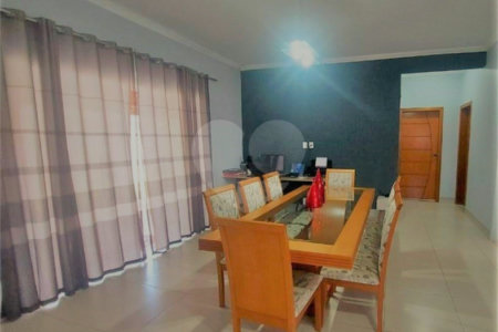 Casa à venda com 5 quartos, sendo 1 suíte, em Jardim Shangri-lá, Atibaia, SP