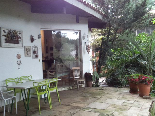 Sobrado à venda com 6 quartos, sendo 2 suítes,  em Chácara Monte Alegre, São Paulo, SP