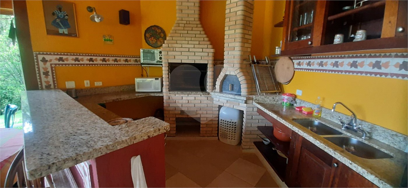 Casa à venda com 5 quartos, sendo 4 suítes, no condomínio Alpes da Cantareira, Mairiporã - SP