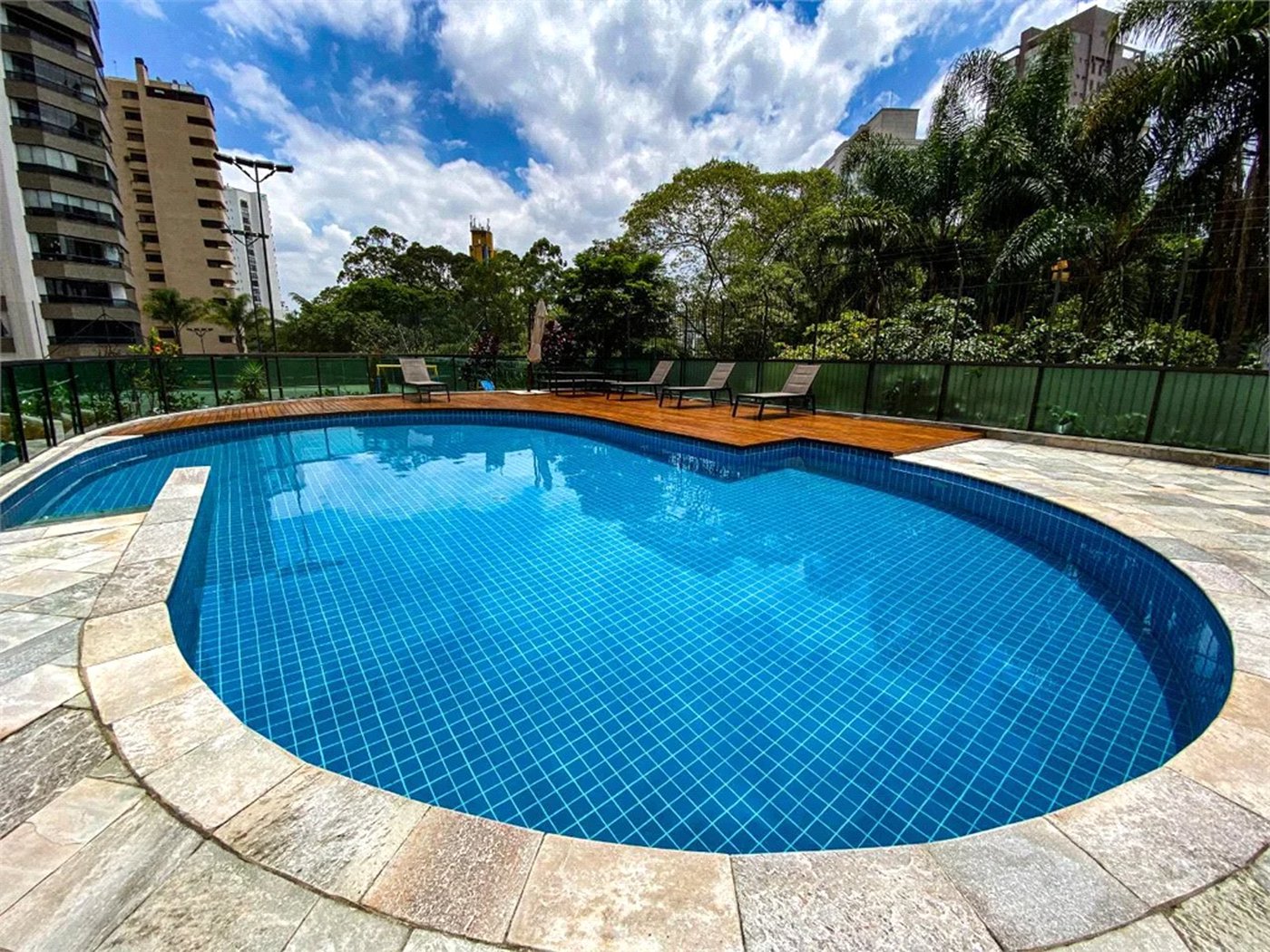Apartamento à venda com 4 suítes em Vila Suzana, São Paulo, SP