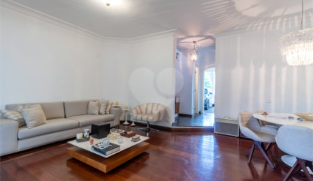 Casa à venda com 4 quartos, sendo 2 suítes,  no condomínio Vila das Flores, São Paulo - SP