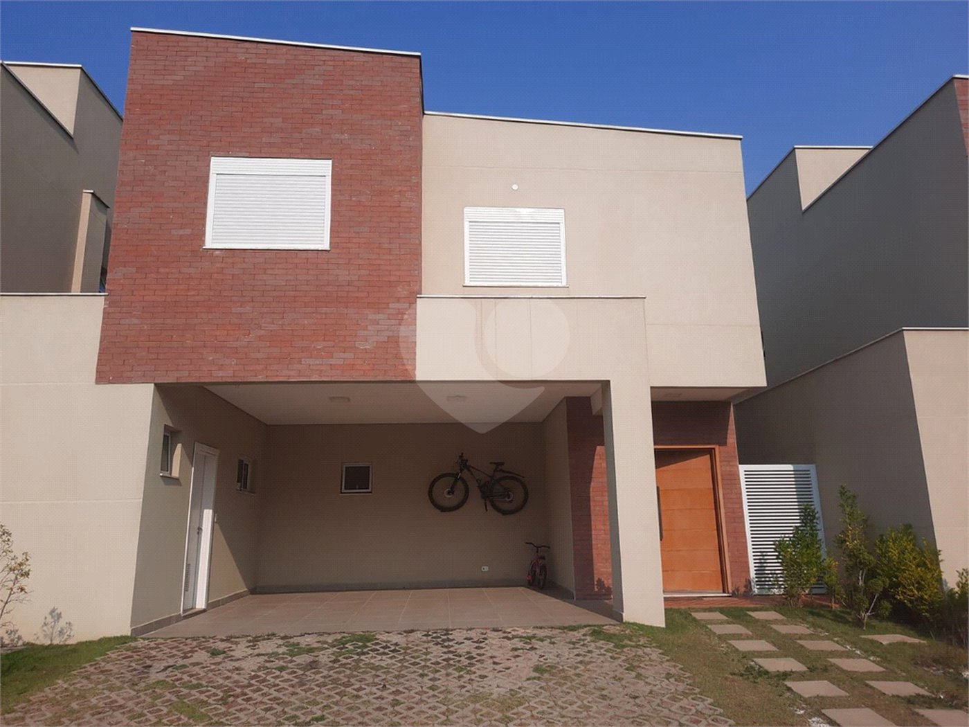 Casa à venda com 3 suítes no condomínio Ecovillagio, São Roque - SP