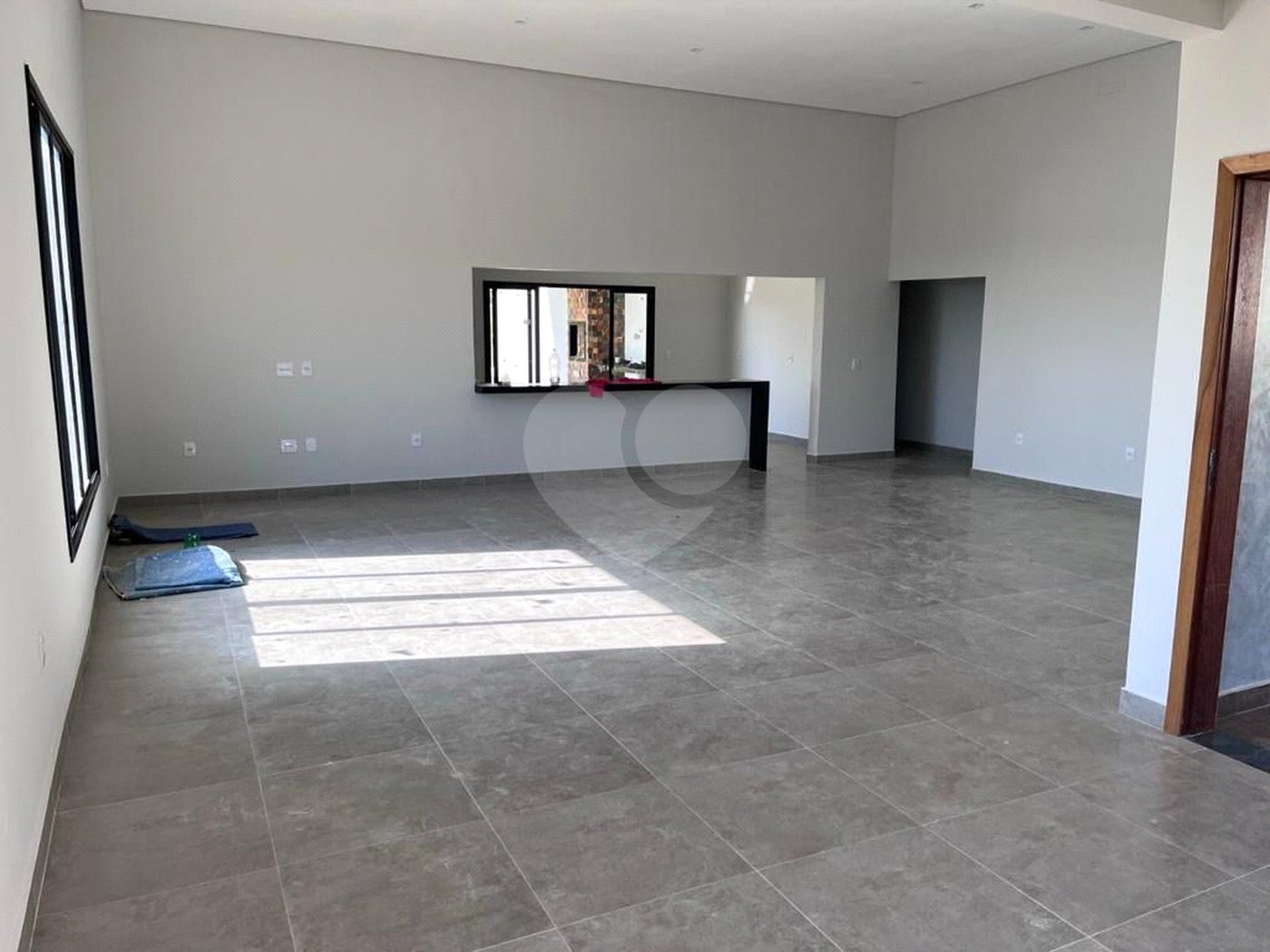 Casa à venda com 4 suítes no condomínio Village Saint Charbel, Araçoiaba da Serra - SP