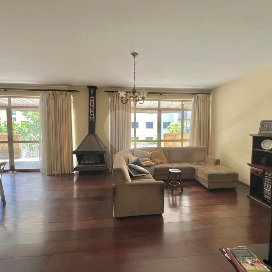Casa à venda com 4 quartos, sendo 1 suíte, em Jardim das Vertentes, São Paulo, SP