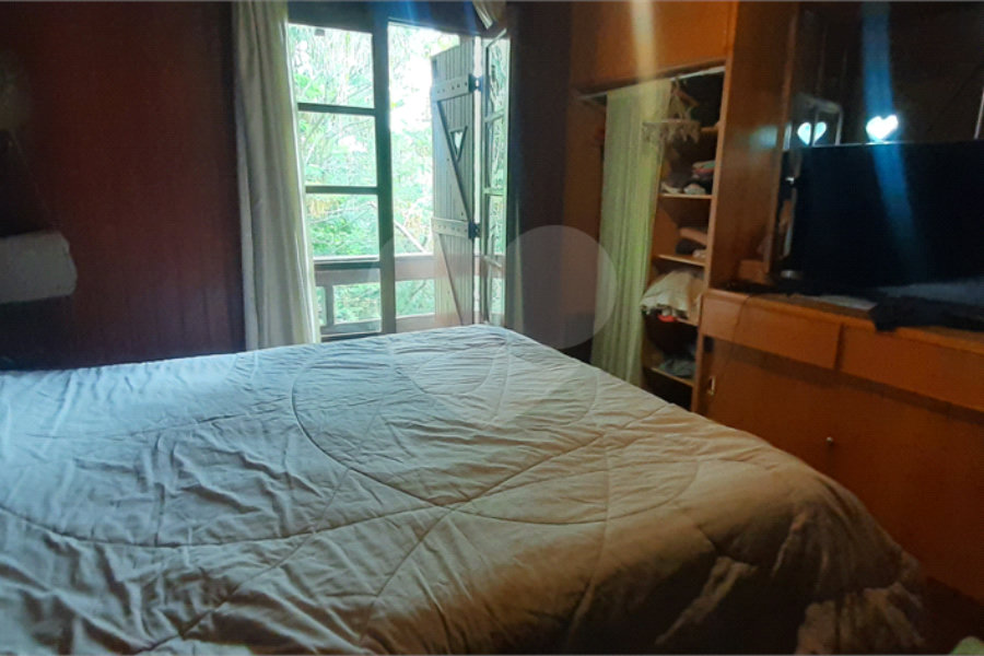 Casa à venda com 4 quartos, sendo 2 suítes, no condomínio Associação Reserva das Hortênsias, Mairiporã - SP