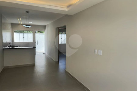Casa à venda com 2 quartos, sendo 1 suíte,  em Guriri, Cabo Frio, RJ