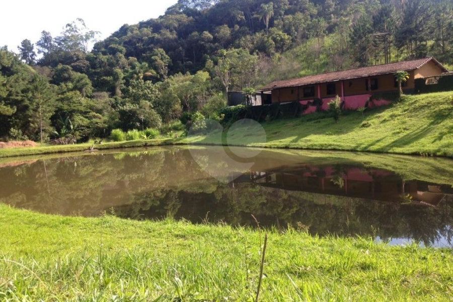 Casa à venda com 6 quartos, sendo 2 suítes,  em Roseira, Mairiporã, SP