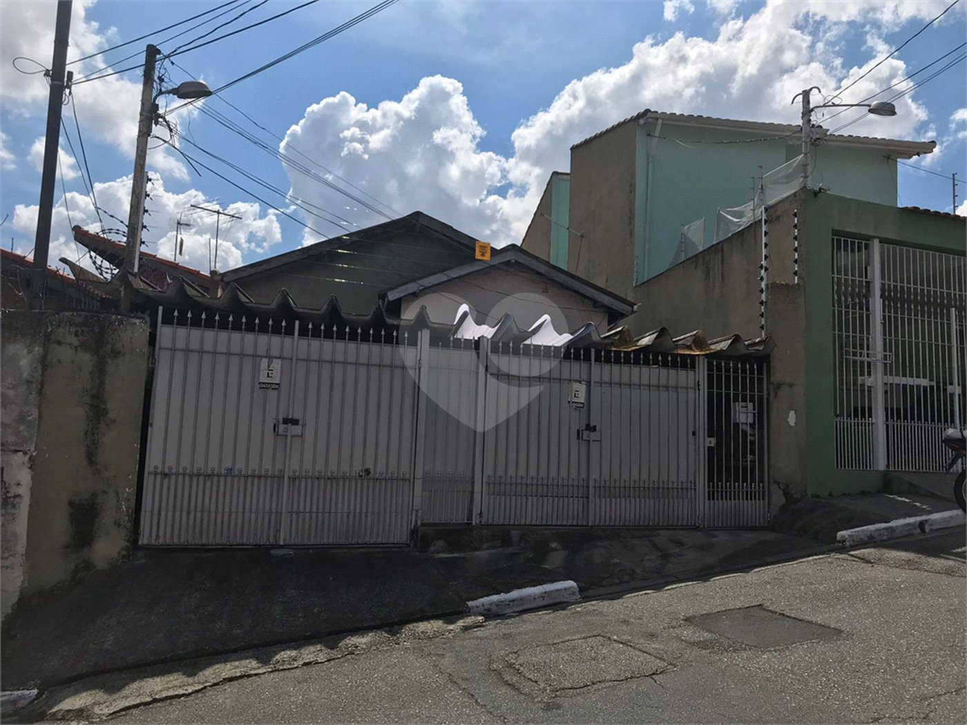 Casa Térrea à venda com 3 quartos, sendo 1 suíte,  em Vila Santo Estéfano, São Paulo, SP