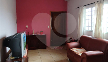 Casa à venda com 3 quartos, sendo 1 suíte, em Vila Santa Helena, Atibaia, SP
