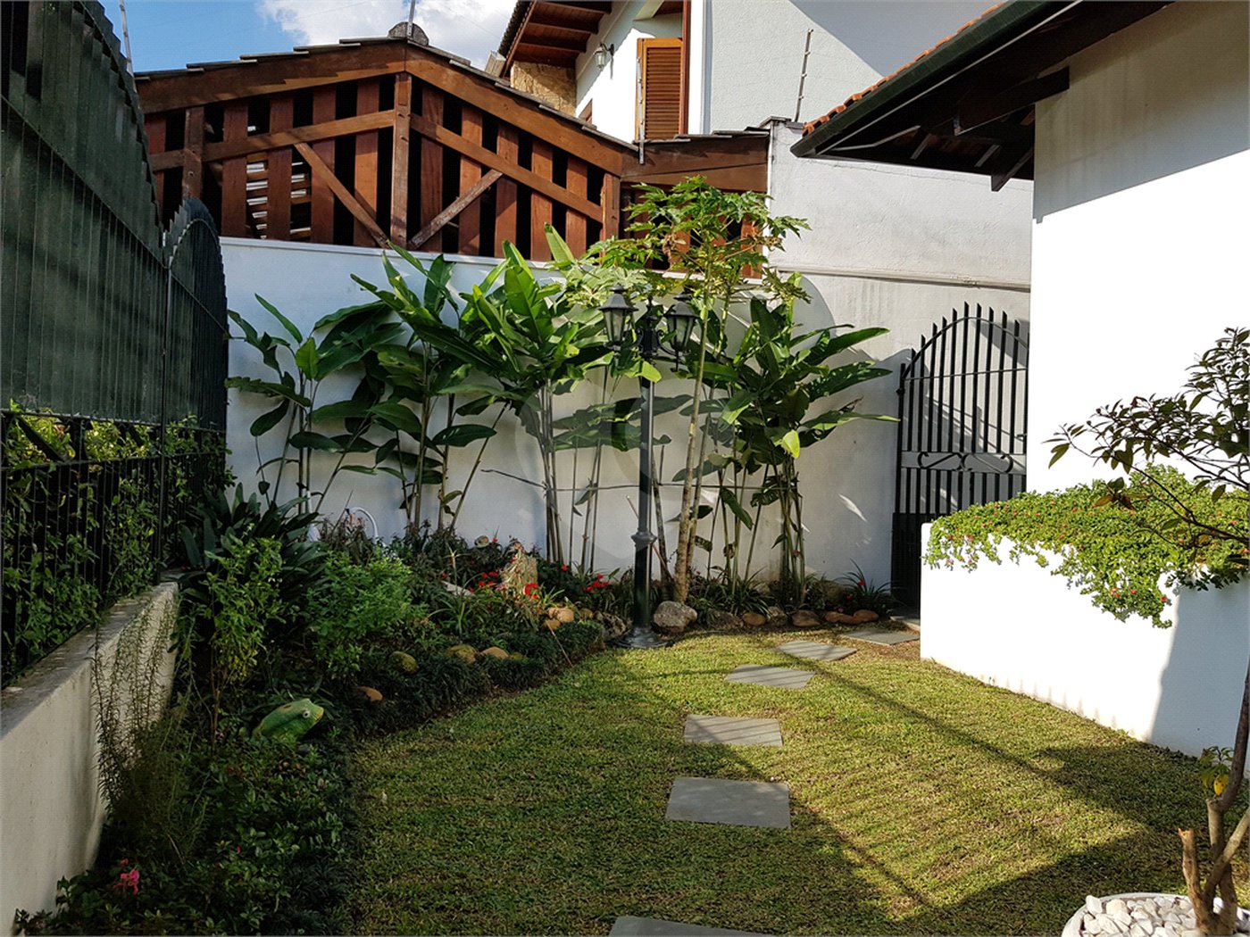 Casa à venda com 3 quartos, sendo 1 suíte, no condomínio City Campo Grande, São Paulo - SP