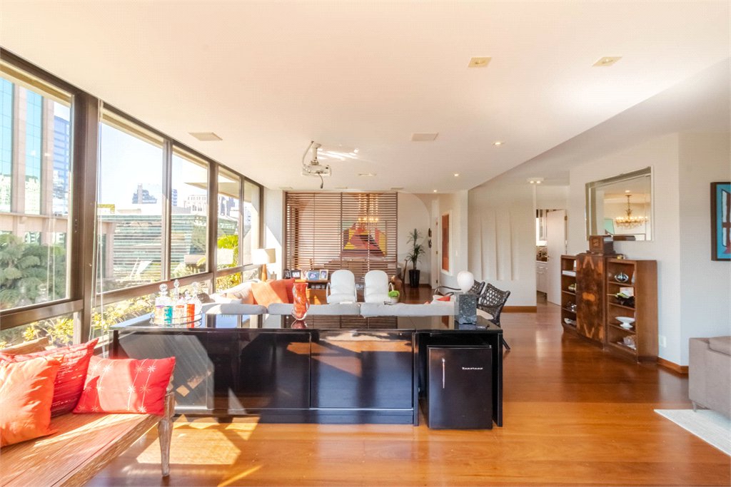 Apartamento à venda com 3 suítes em Itaim Bibi, São Paulo, SP