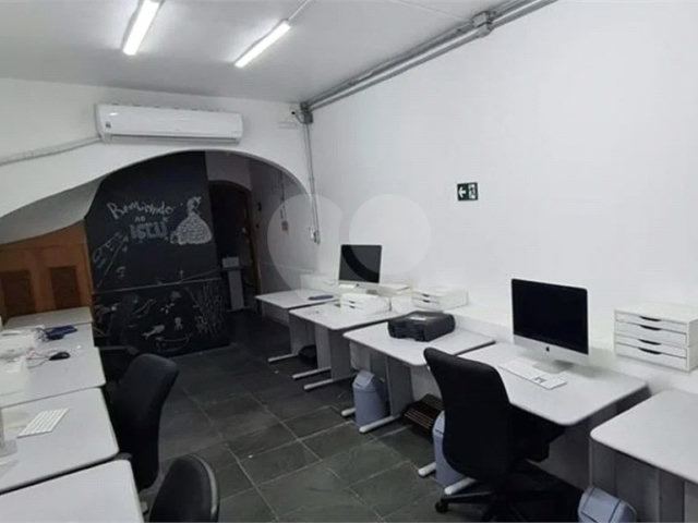 Sobrado à venda com 11 quartos, sendo 5 suítes,  em Santana, São Paulo, SP