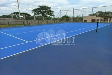Terreno plano no Condomínio Villeneuve, com 250,00 m² de área total.