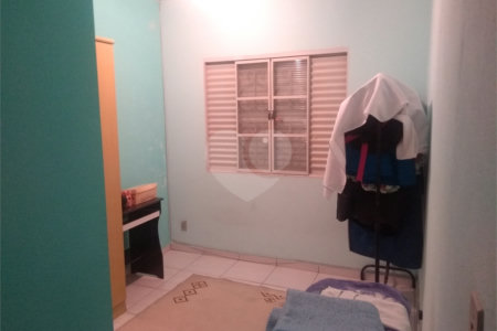 Sobrado à venda com 3 quartos, sendo 1 suíte, em Jardim Maria Antônia Prado, Sorocaba, SP