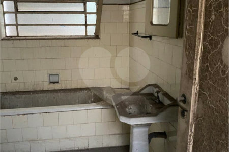 Casa à venda com 3 quartos, sendo 1 suíte, em Indianópolis, São Paulo, SP