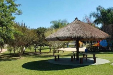 Casa à venda com 3 quartos, sendo 1 suíte, no condomínio Estância Marambaia, Vinhedo - SP