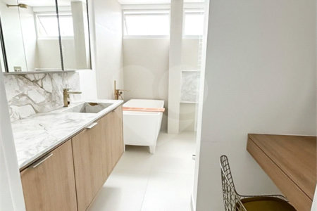 Apartamento à venda com 4 suítes em Vila Cordeiro, São Paulo, SP