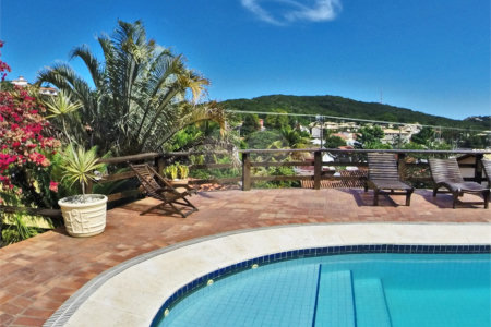 Casa à venda com 8 quartos, sendo 4 suítes, em Alto de Búzios, Armação dos Búzios, RJ