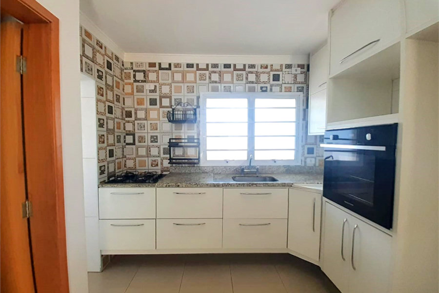 Casa à venda com 3 quartos, sendo 1 suíte, no condomínio Apeu, São Paulo - SP