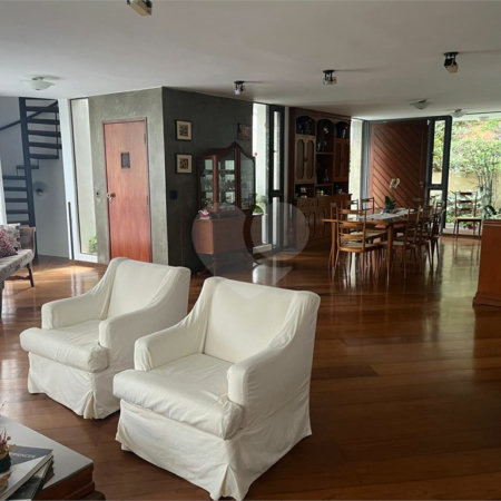 Casa à venda com 4 quartos, sendo 3 suítes, no condomínio Vitoria Regia, São Paulo - SP