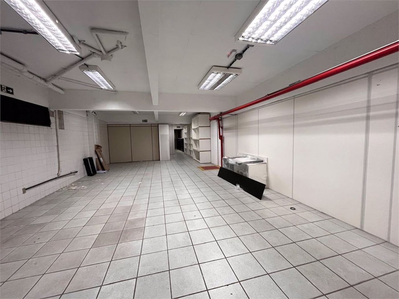 Prédio Corporativo em Santos | 4 Pavimentos | Galpão com Pé-Direito Duplo | Estrutura para +200 Pessoas | Compra Ou Locação