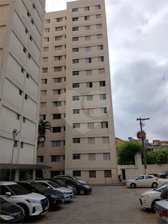 Viva com praticidade e conforto em um condomínio próximo ao comércio!