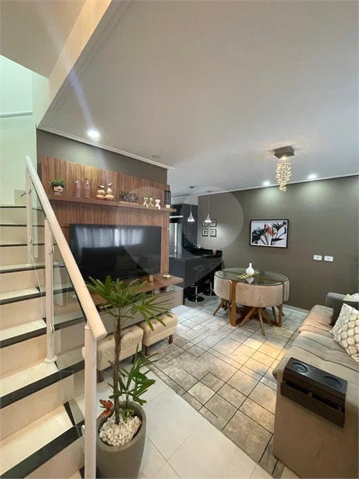 Casa à venda com 2 suítes no condomínio Cotia, Cotia - SP