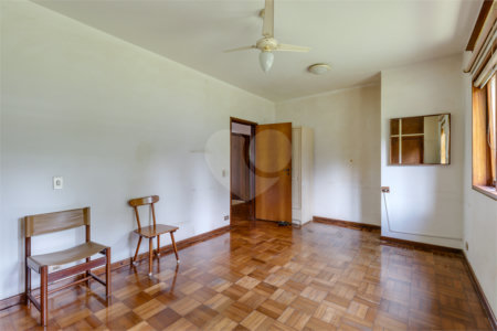 Casa Térrea à venda com 4 quartos, sendo 1 suíte, em Chácara Monte Alegre, São Paulo, SP