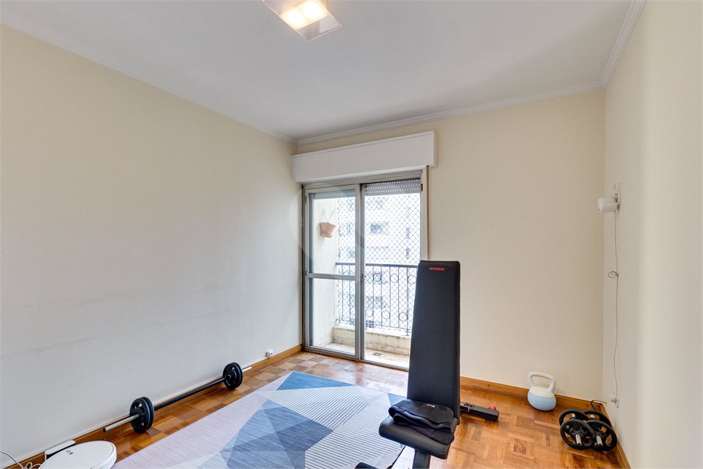Apartamento à venda com 3 quartos, sendo 2 suítes, em Moema, São Paulo, SP