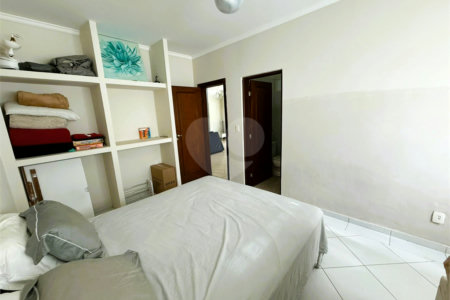 Casa à venda com 4 quartos, sendo 3 suítes, no condomínio Village da Serra, Araçoiaba da Serra - SP