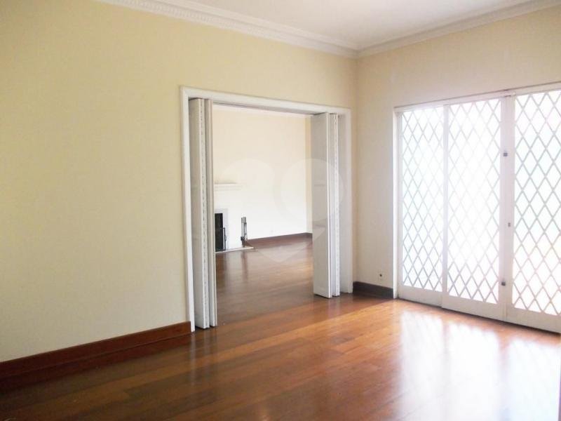 Casa à venda com 3 quartos, sendo 1 suíte, no condomínio Praça Pero Vaz de Caminha,260, São Paulo - SP