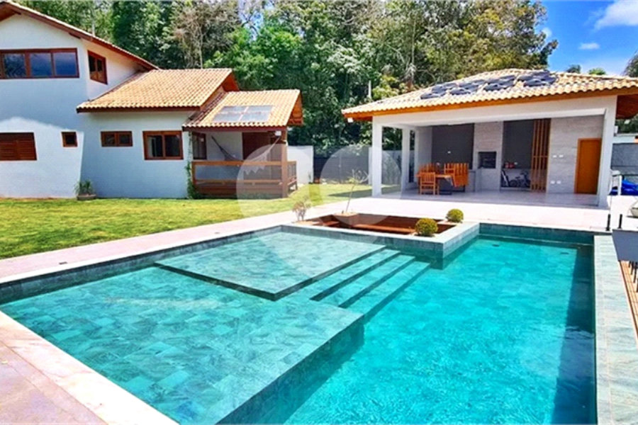 Casa à venda ou para alugar com 3 suítes no condomínio Jardim da Montanha I, Mairiporã - SP