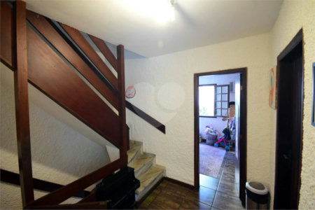 Casa à venda com 5 quartos, sendo 1 suíte, no condomínio Vivendas, Rio de Janeiro - RJ