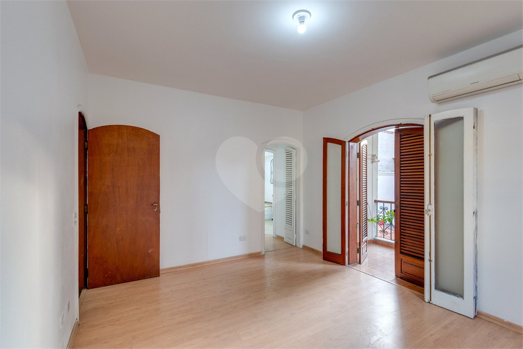 Sobrado à venda com 4 quartos, sendo 2 suítes, em Brooklin, São Paulo, SP