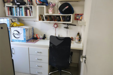 Casa à venda com 4 quartos, sendo 2 suítes, no condomínio Residencial Jardim das Palmeiras, Vinhedo - SP