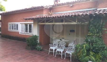 Casa à venda ou para alugar com 4 quartos, sendo 1 suíte,  no Centro, Vinhedo, SP