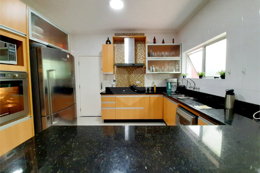 Sobrado à venda com 4 quartos, sendo 3 suítes, em Tremembé, São Paulo, SP