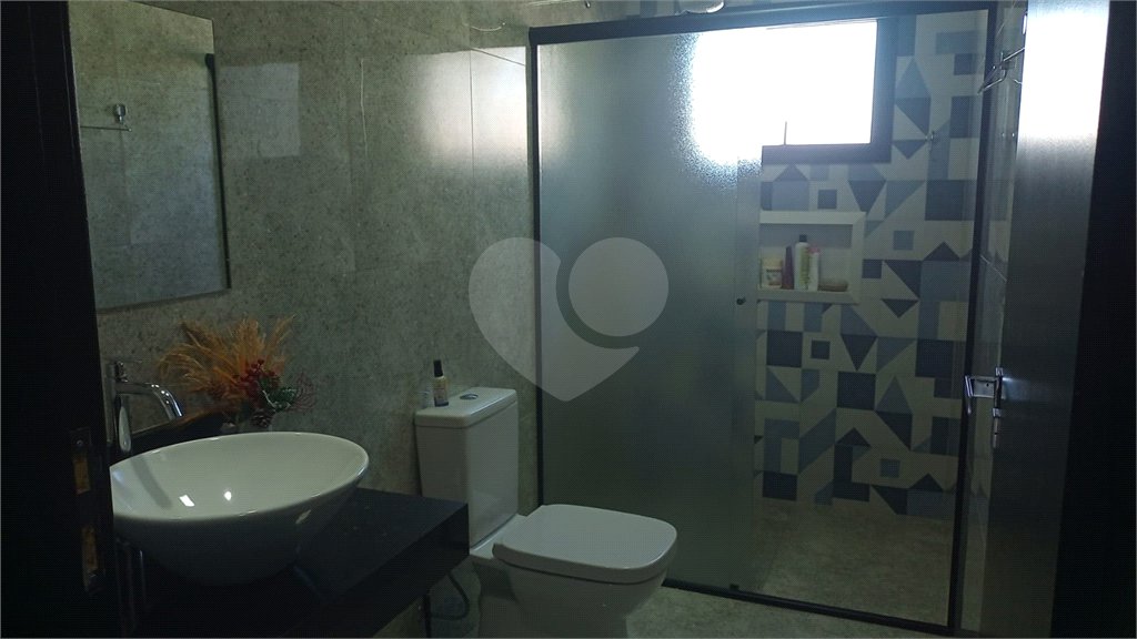 Casa à venda com 3 quartos, sendo 1 suíte, no condomínio Village da Serra, Araçoiaba da Serra - SP