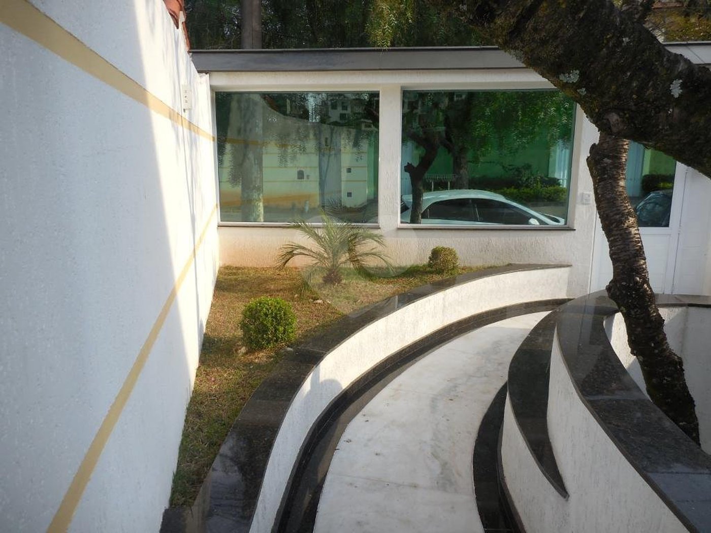 Casa Térrea à venda com 3 suítes em Horto, São Paulo, SP