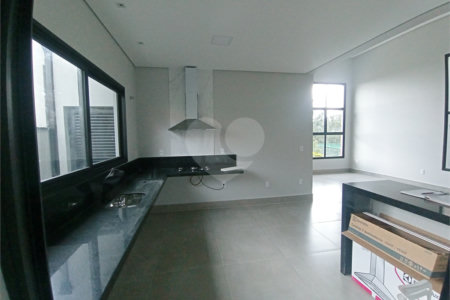 Casa à venda com 3 suítes no condomínio Vita Verdi, Valinhos - SP
